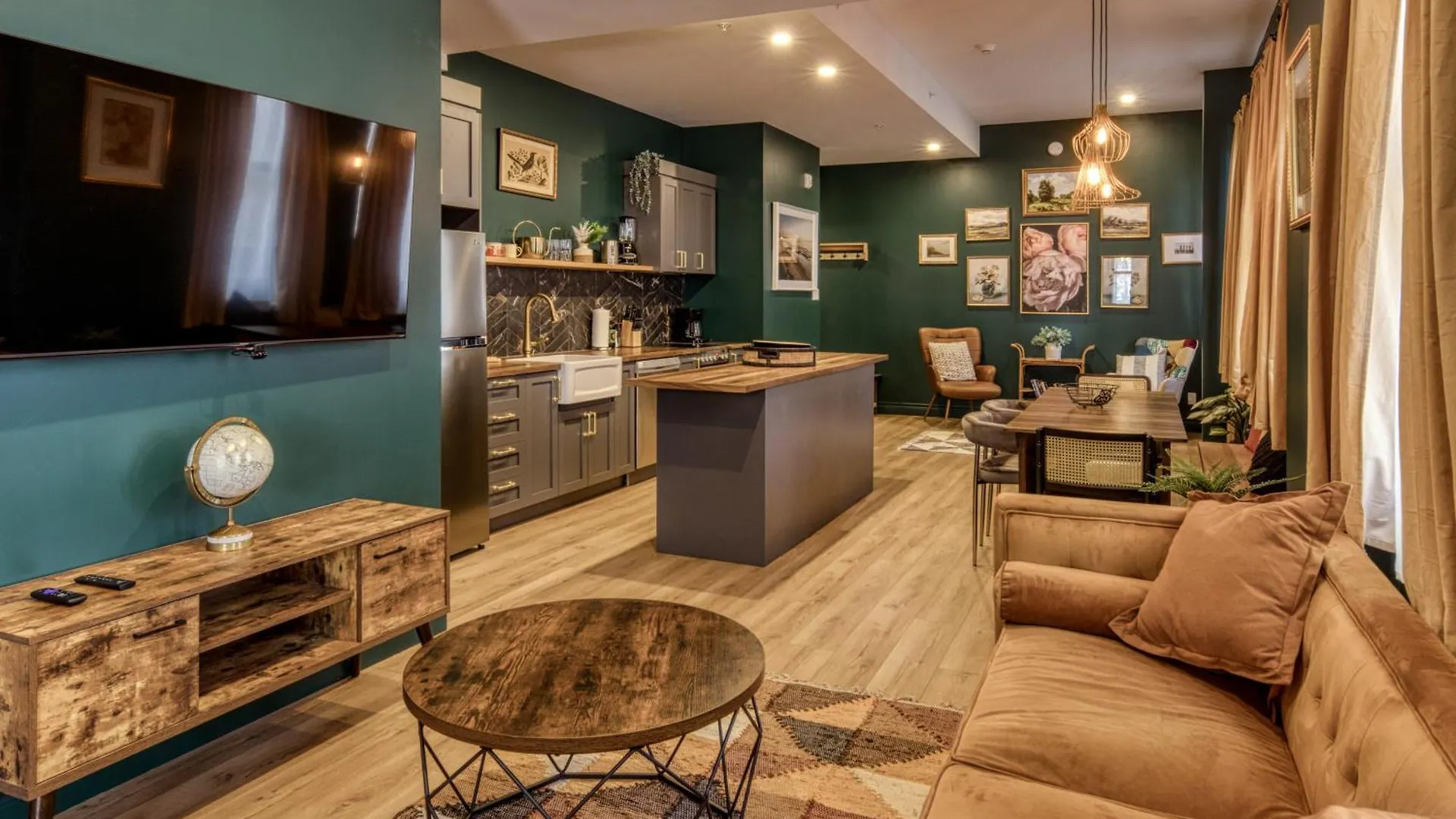 North House - Majestic 3-Bedroom Designer Apartment Quebec City